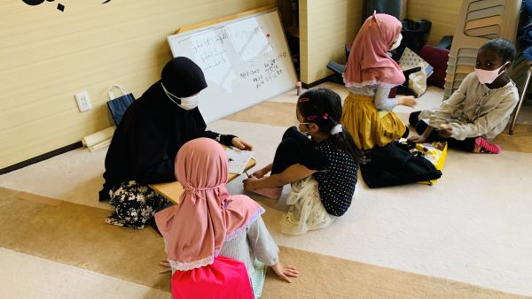 子供たちがクルアーンを読む練習をしました！