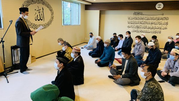 イード・アルフィトル礼拝の説法と交流会