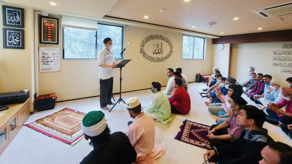 イード・アル・アドハー礼拝に300名の信者が集まりました！